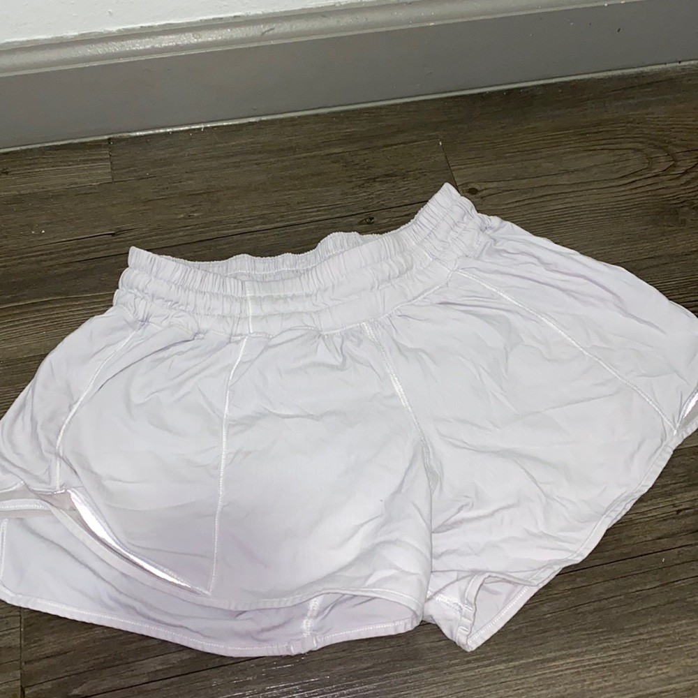 White lulu lemon shorts size 4—4 inch!